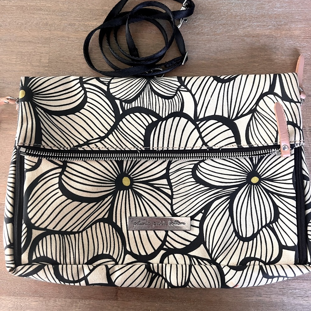 Good conditionPetunia Pickle Bottom PBB Crossbody Clutch (discontinued model)